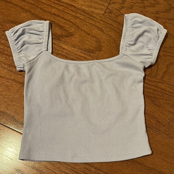 ***SOLD***Cute light blue crop top - Picture 4 of 4